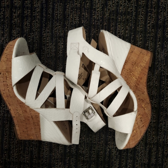 Guess - Picture 4 of 6